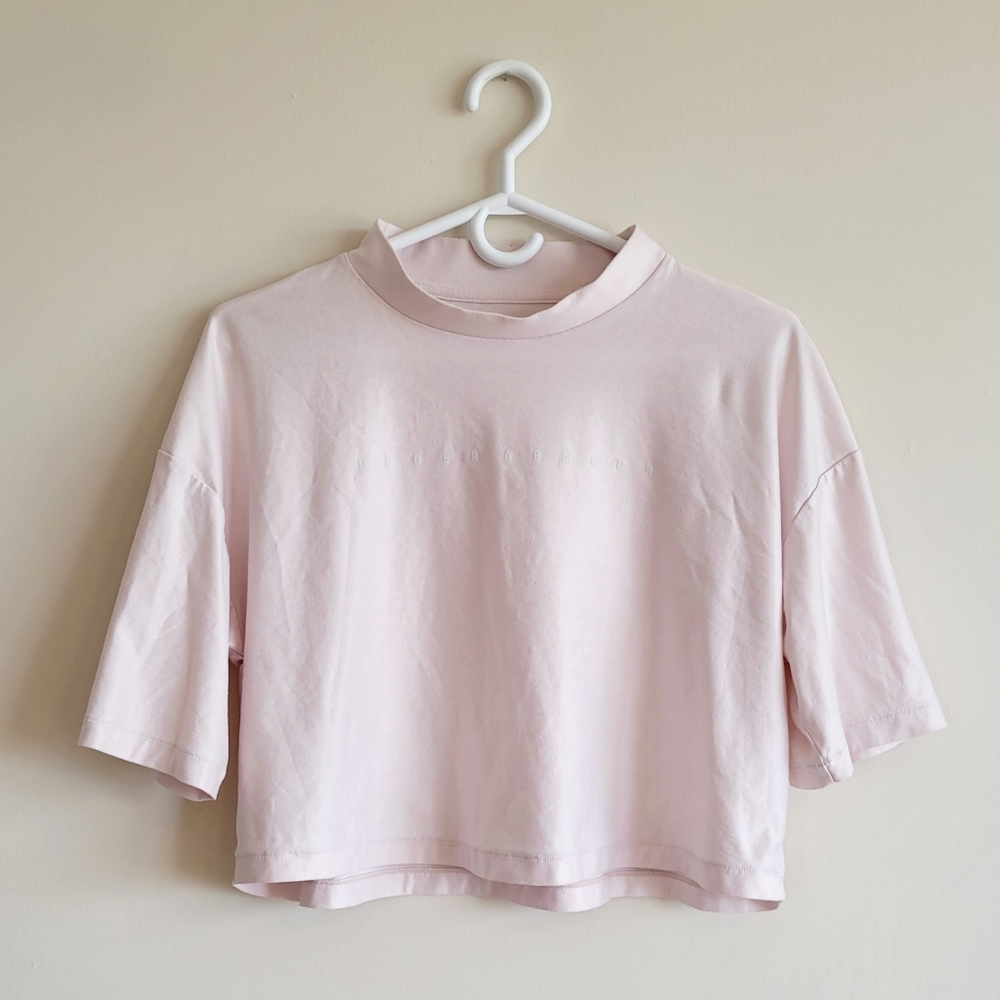 UNDER ARMOUR CROPPED TEE